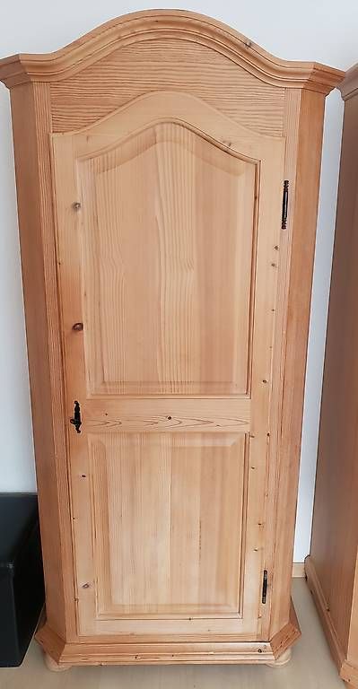 Schränke: Kleiderschrank – Gebraucht aus Oberägeri von car_8qhm