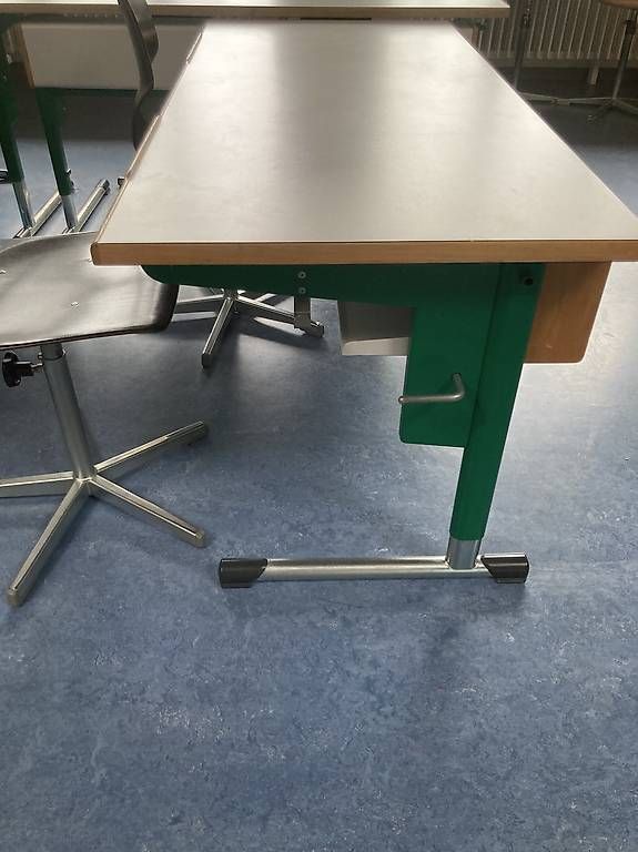 Tische: Tische 12 und Stühle 23 – Gebraucht aus Lenzburg von Orzo3 1