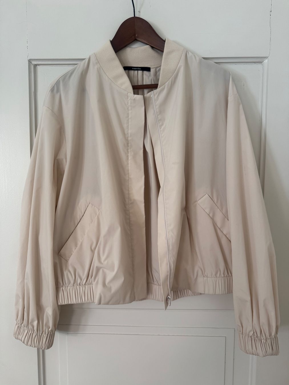 Vestes: Beige Blousonjacke Sameday, Gr. 40 – D'occasion à Zürich par syl78