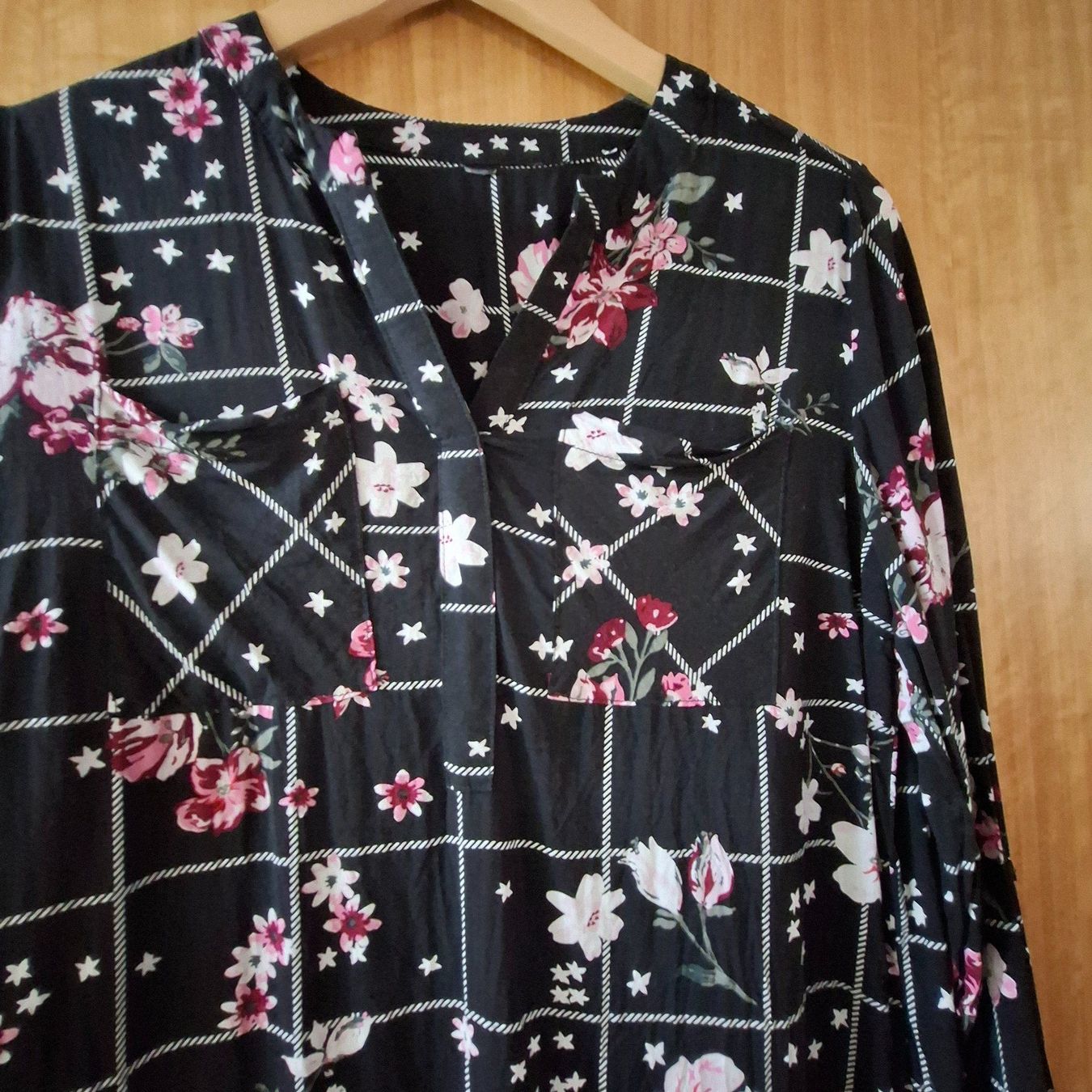 Camicette: Damen Bluse, schwarz mit Print, Gr. M – Usato da Sisseln AG venduto da Tropea4334 1