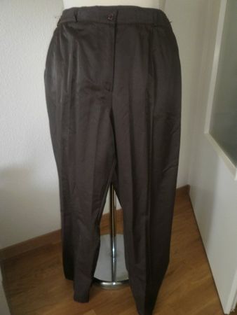 Pantalon lisse satiné T. 42