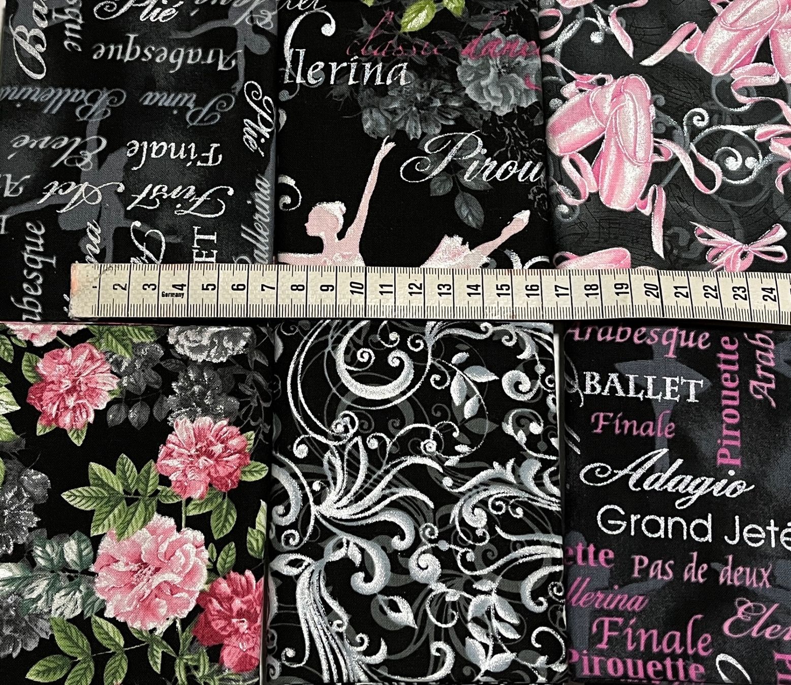 Tessuti: Patchworkstoffe Thema Ballet 6 FQ schwarz-silber-rosa – Nuovo (secondo la descrizione) da Seuzach venduto da KreativmitStoff
