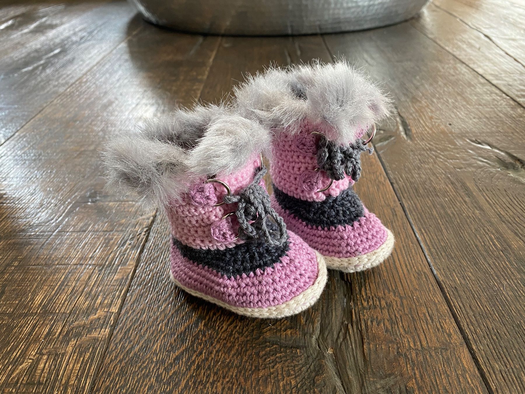 Scarpe per ragazzi: Winterstiefelchen ab Geburt Handmade – Nuovo e nell'imballaggio originale da St. Niklaus VS venduto da loumonrohandmade