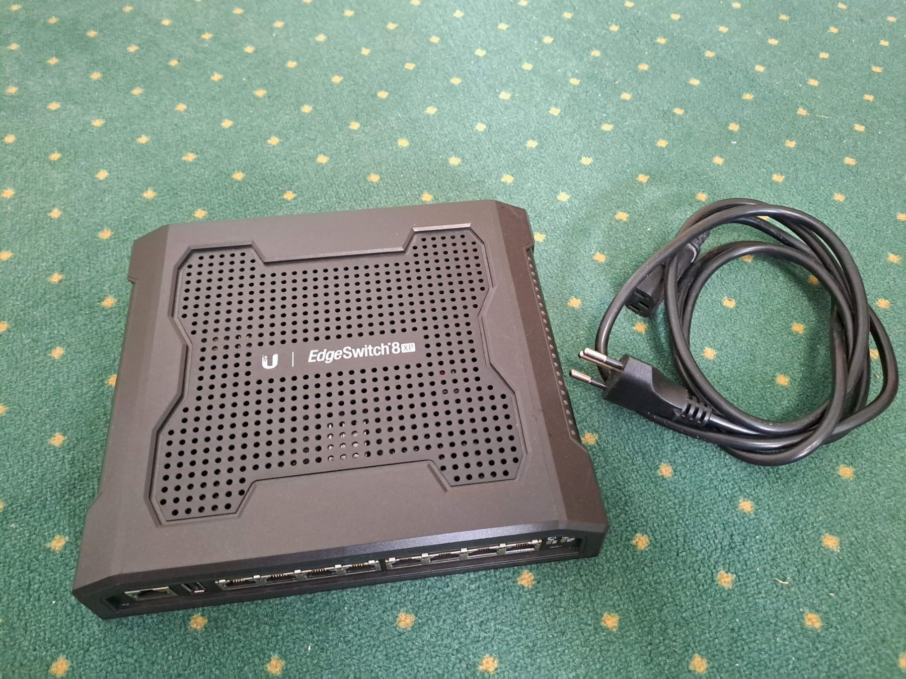 Ubiquiti Hub & Switch: Ubiquiti EdgeSwitch 8 XP – Usato da Nussbaumen AG venduto da Aurelio24 1