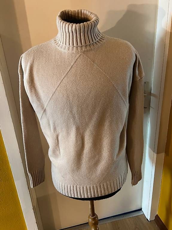 Maglioni & Felpe: Pull beige neuf jamais porté – Usato da Neuchâtel venduto da alexandrigor