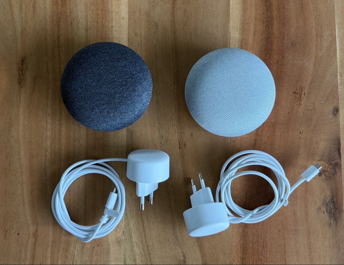 Google Lautsprecher: 2x Google Home Mini Model H0A – Gebraucht aus Chur von Lovecraft666