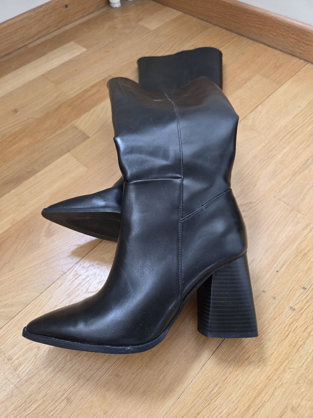 Stradivarius Chaussures femmes: stiefel – D'occasion à Zürich par PatriciaAnna 1