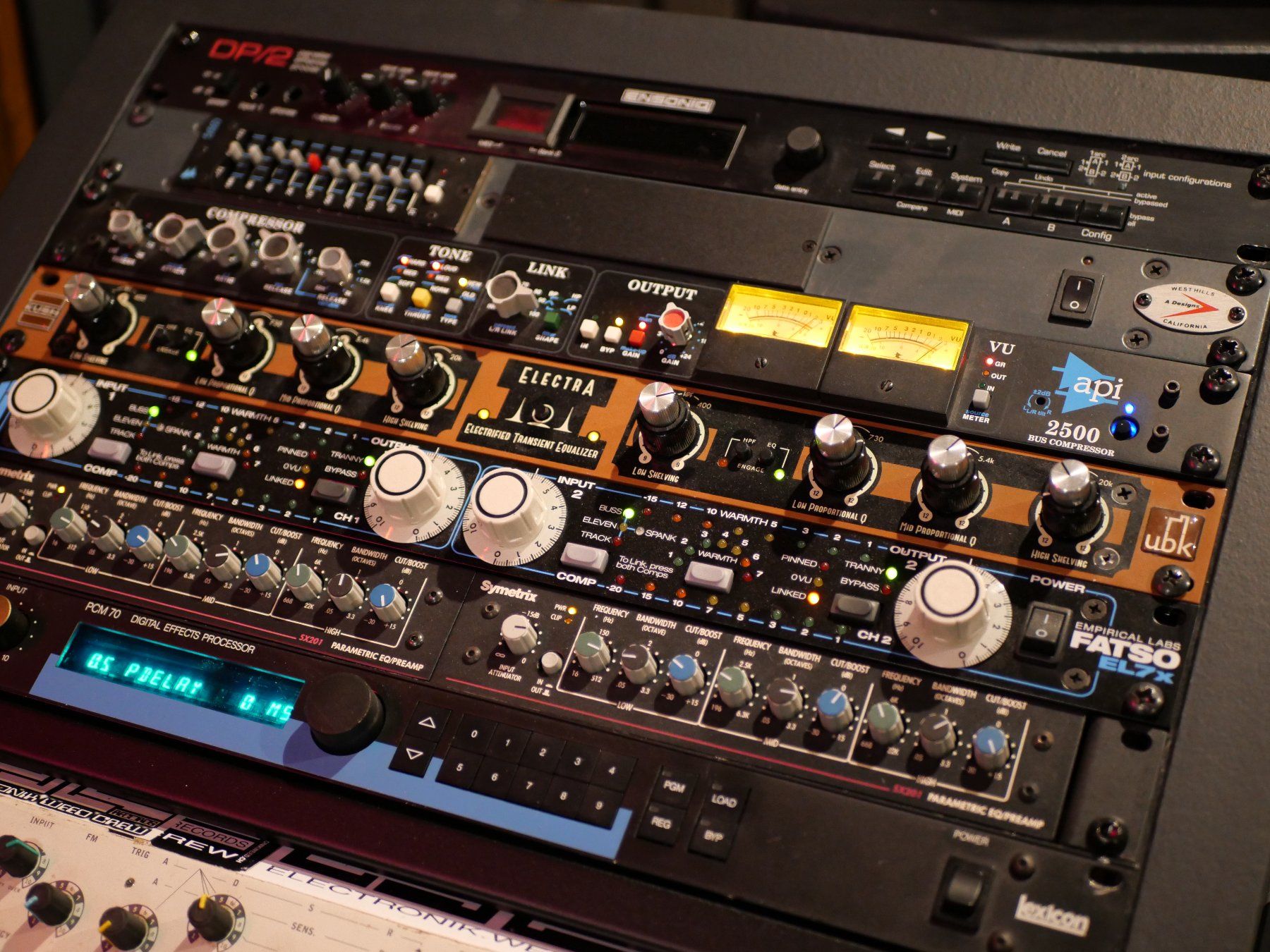 Strumenti musicali: API 2500 – Usato da Bassecourt venduto da Synthgear 2