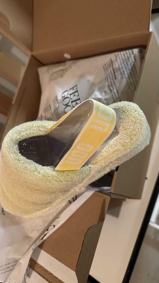 Scarpe da uomo: UGG Jaune 41 – Nuovo e nell'imballaggio originale da Granges-paccot venduto da sparkle_ 1