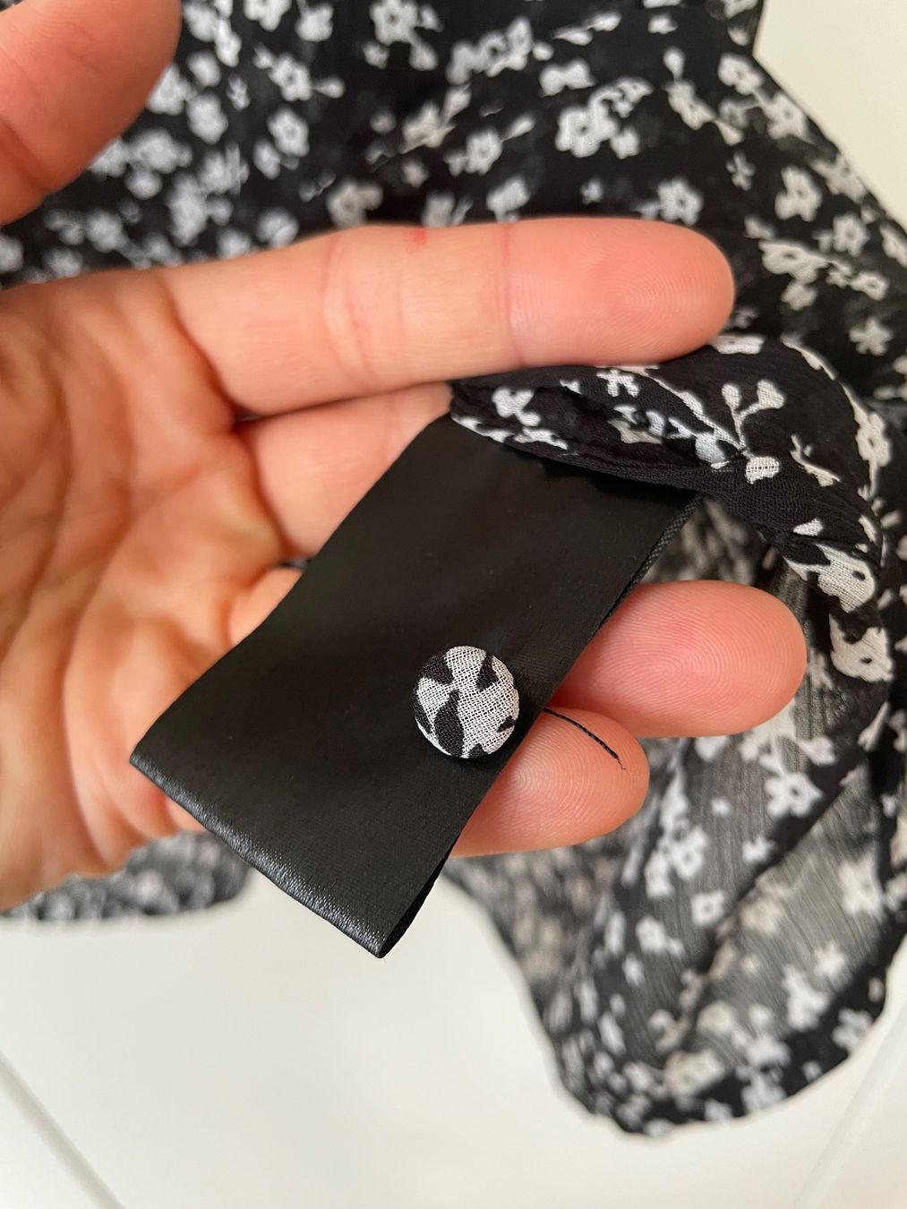 Camicette: Modström Bluse / Top Schwarz mit Blumenmuster – Gr. M – Usato da Neukirch an der Thur venduto da bee88 4