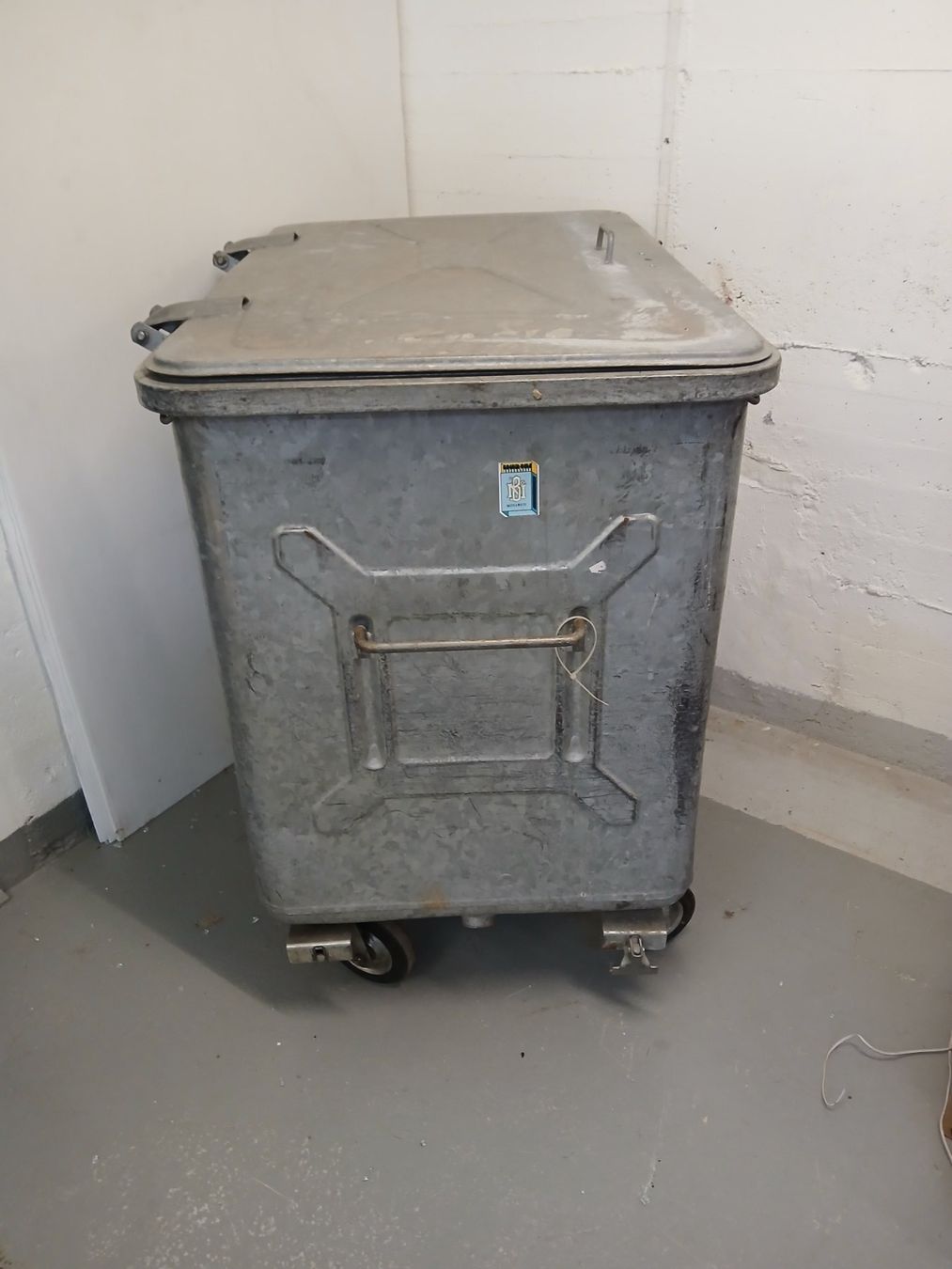 Sonstiges für Büro & Gewerbe: ABFALL CONTAINER 900 LITER – Gebraucht aus Eggenwil von wydl 1