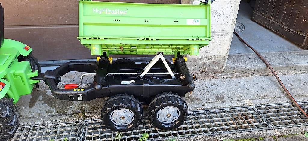 Véhicules pour enfants: Kindertraktor mit Anhänger – D'occasion à Ins par Purry 2