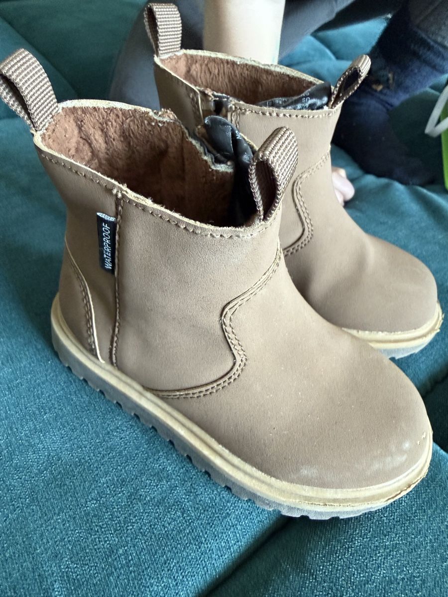 Scarpe da uomo: Kleinkinder Schuhe Gr. 21-22 EU – Usato da Nänikon venduto da sam_7nk7 5