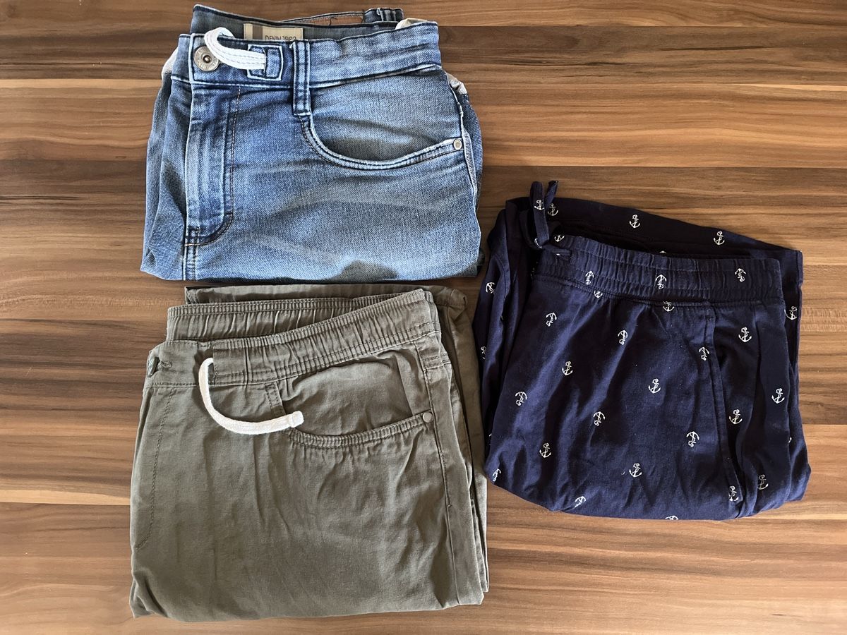 Lotti di vestiti: Kurze-Hosen-Set Herren – Usato da Zollbrück venduto da 1nicu1