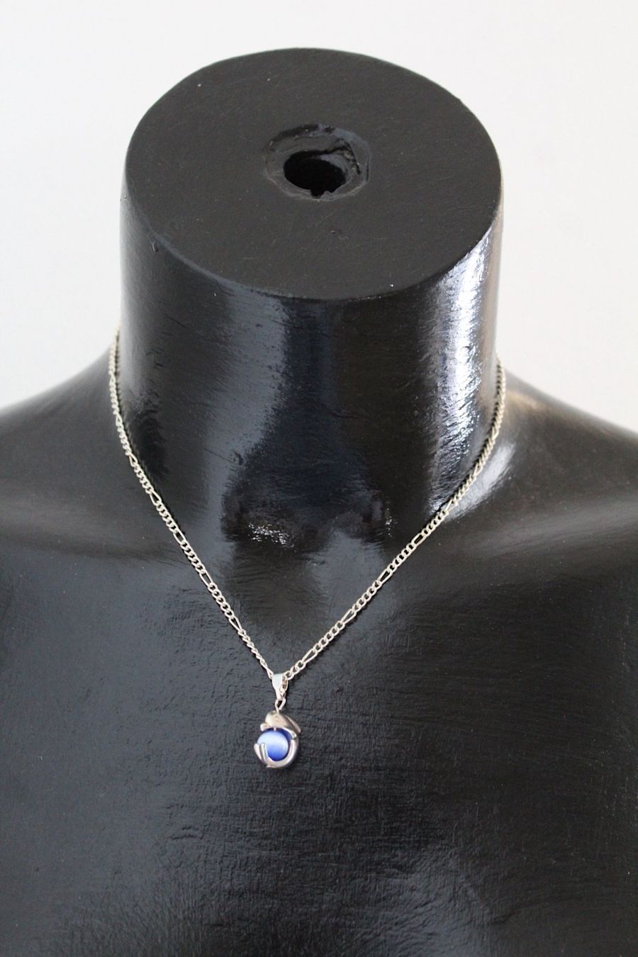 Catenine: Neu, Kette mit Delfin und Glasstein – Usato da Locarno venduto da madame-tus-sauds 3