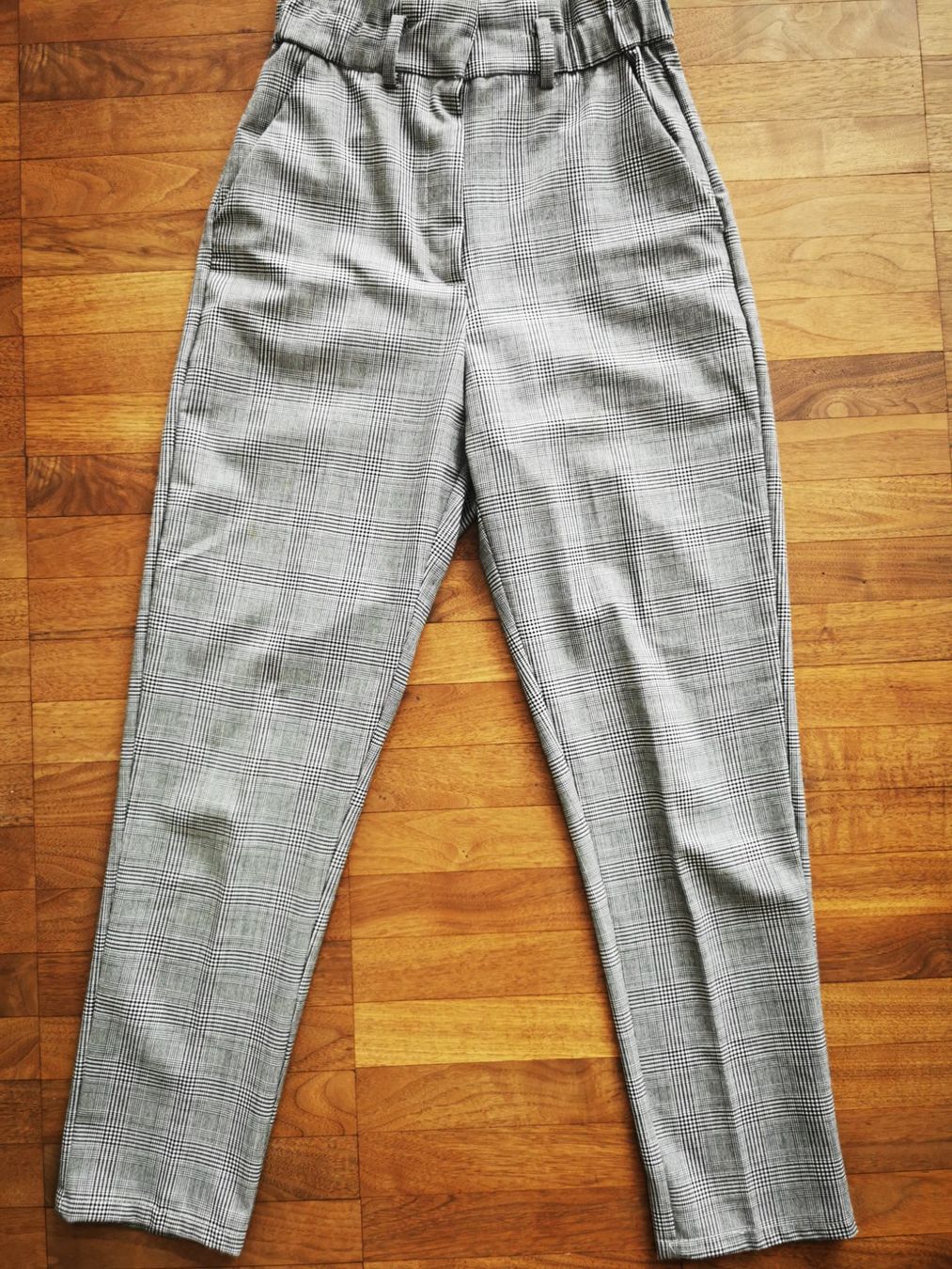 H&M Pantaloni: Stoffhose tailored Gr. 34 Karriert – Usato da Steinhausen venduto da BertiMar