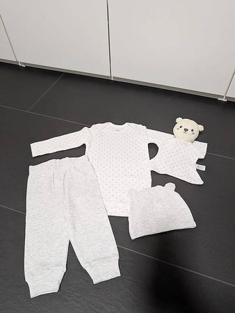 Coop Kinderset, Mütze,Body und Hose als auch Kuscheltier