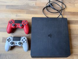 PlayStation 4 mit zwei Controller 