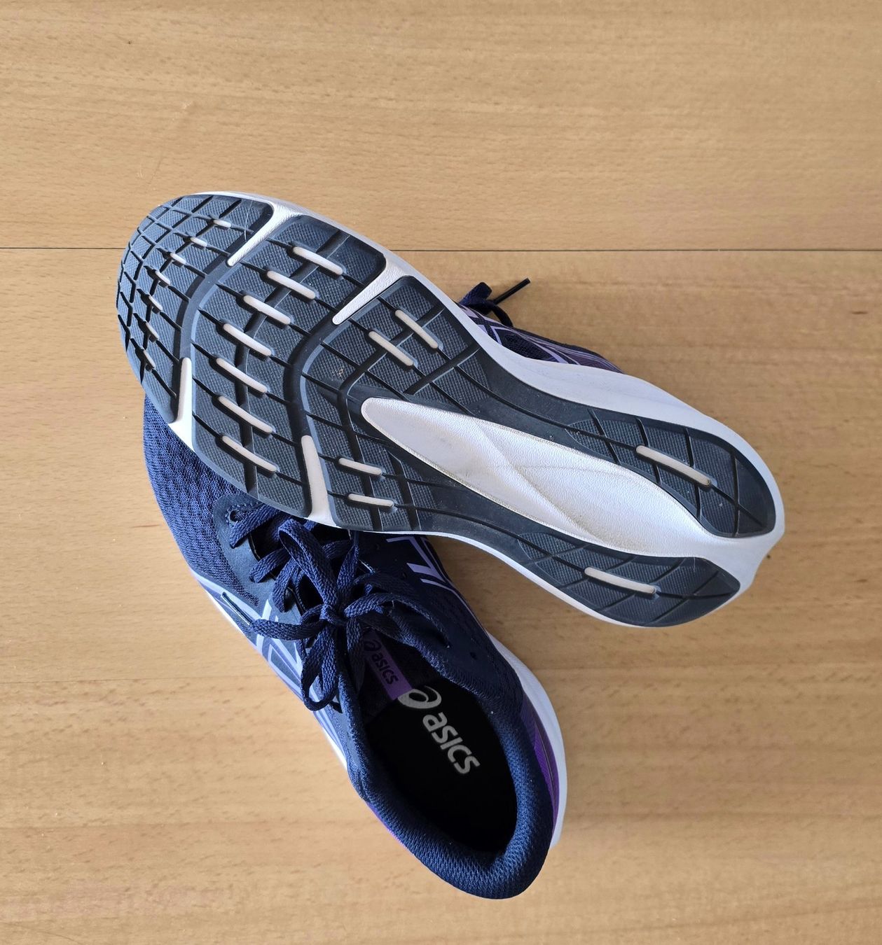 Asics Damenschuhe: Asics Laufschuhe Gr. 40 – Neu (gemäss Beschreibung) aus Sursee von M_Z 1