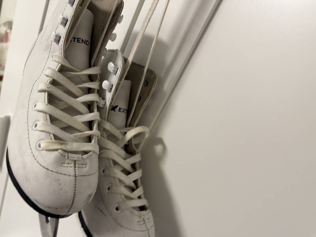 Pattini da ghiaccio: Schlittschuhe 33/34  – Usato da Riehen venduto da IvoC02 1