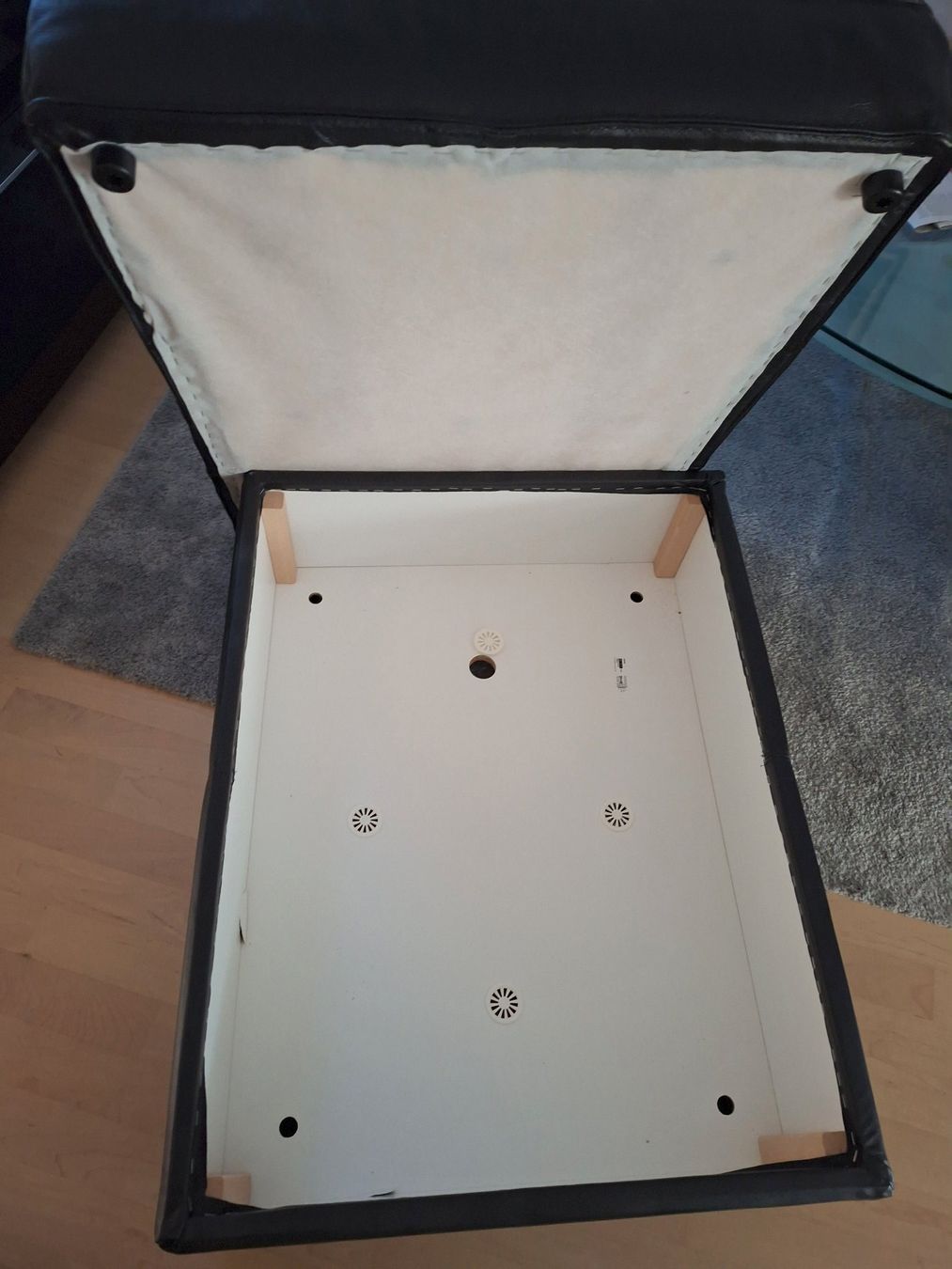 Ikea Sgabelli: Hocker Leder schwarz mit Stauraum – Usato da Beckenried venduto da maru67 2