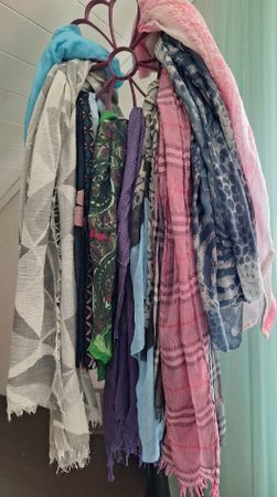 Diverse Schals, pro Schal Fr. 2.00