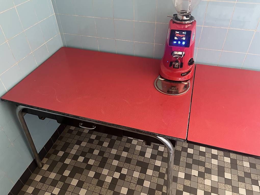 Tische: Table de cuisine vintage rouge Formica – Gebraucht aus Lausanne von tun_5db6