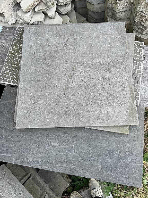 Rivestimenti per pavimenti: Dalles grès cérame / Granit  – Usato da Evionnaz venduto da viv_6fwl