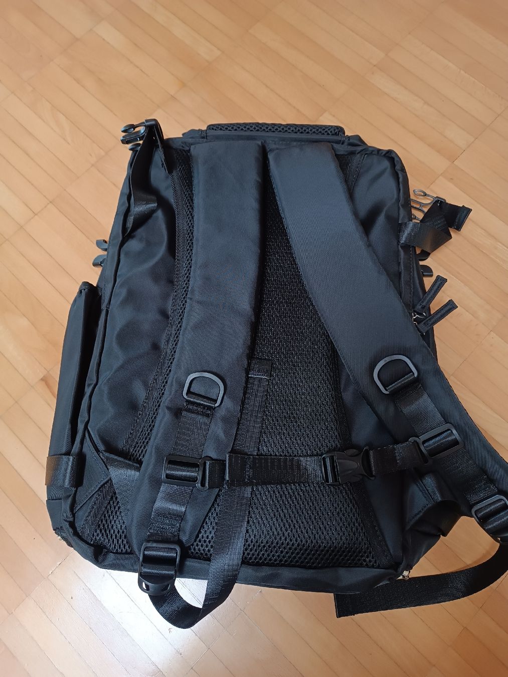 Rucksäcke: Schwarzer Rucksack NEU mit vielen Fächern und Bauchtasche – Neu und originalverpackt aus Basel von mon_7m8h 2