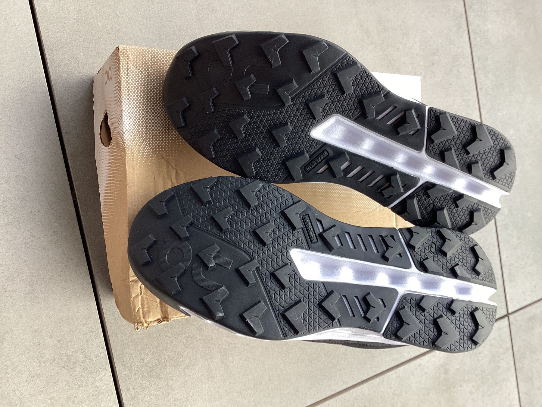 On Scarpe da uomo: ON Cloudleap, Waterproof, Black/White, Grösse: 44, fabrikneu – Nuovo e nell'imballaggio originale da Haag (Rheintal) venduto da Rega 5