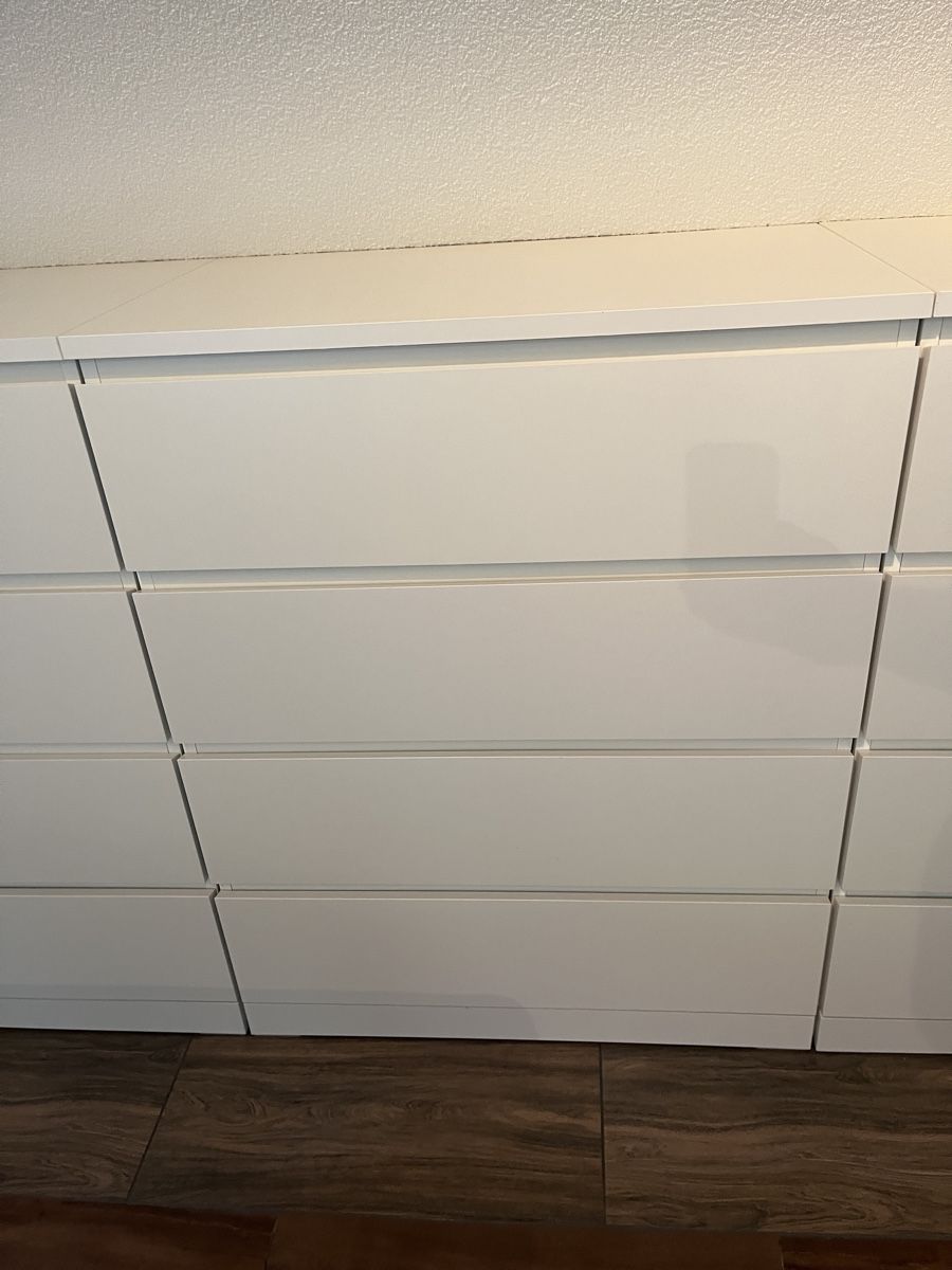 Ikea Cassettiere: Weisse Malm Kommode mit 4 Schubladen von Ikea – Nuovo (secondo la descrizione) da Bärschwil venduto da Neo_777