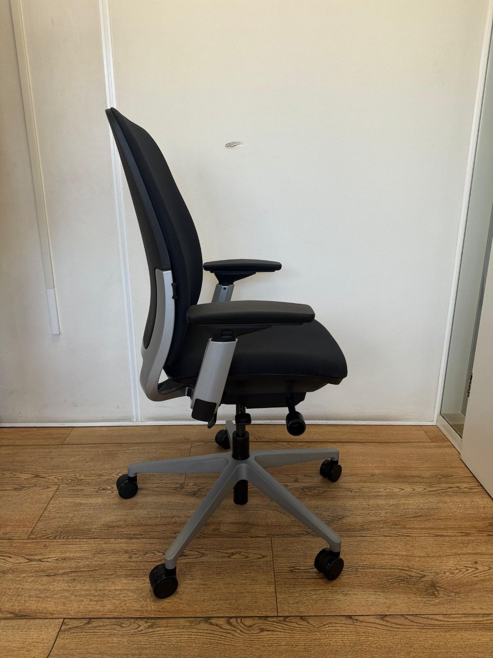 Steelcase Stühle: Steelcase Amia Grey/Black – Gebraucht aus Purmerend von Offeco 6