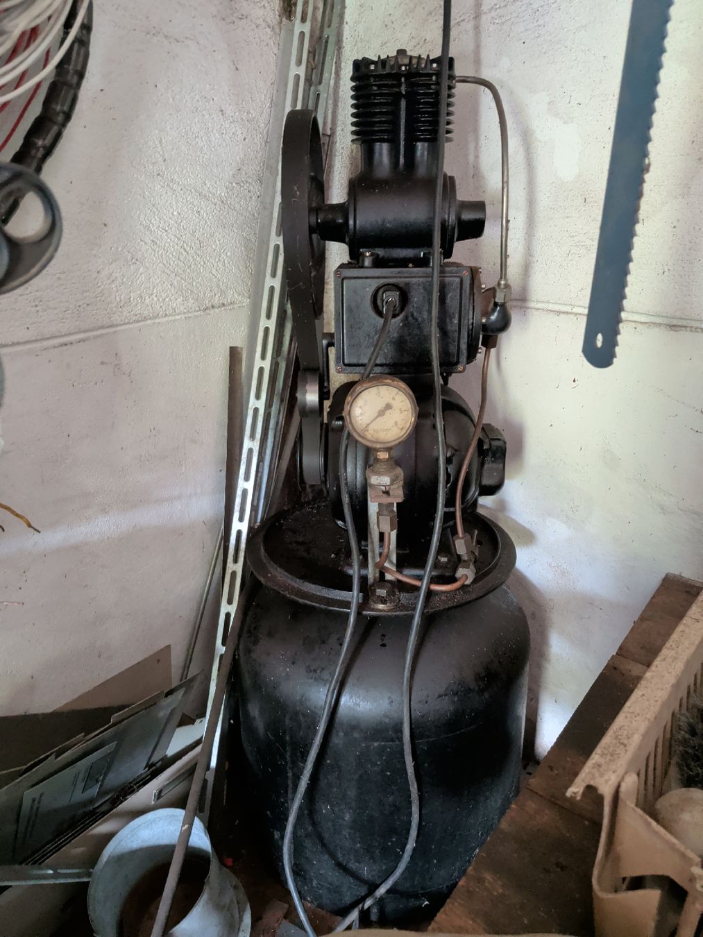 Compressori: Compresseur d'air a piston ancien – Usato da Vallorbe venduto da fam_wy2j