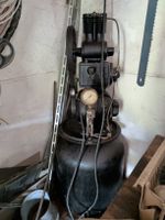 Compresseur d'air a piston ancien