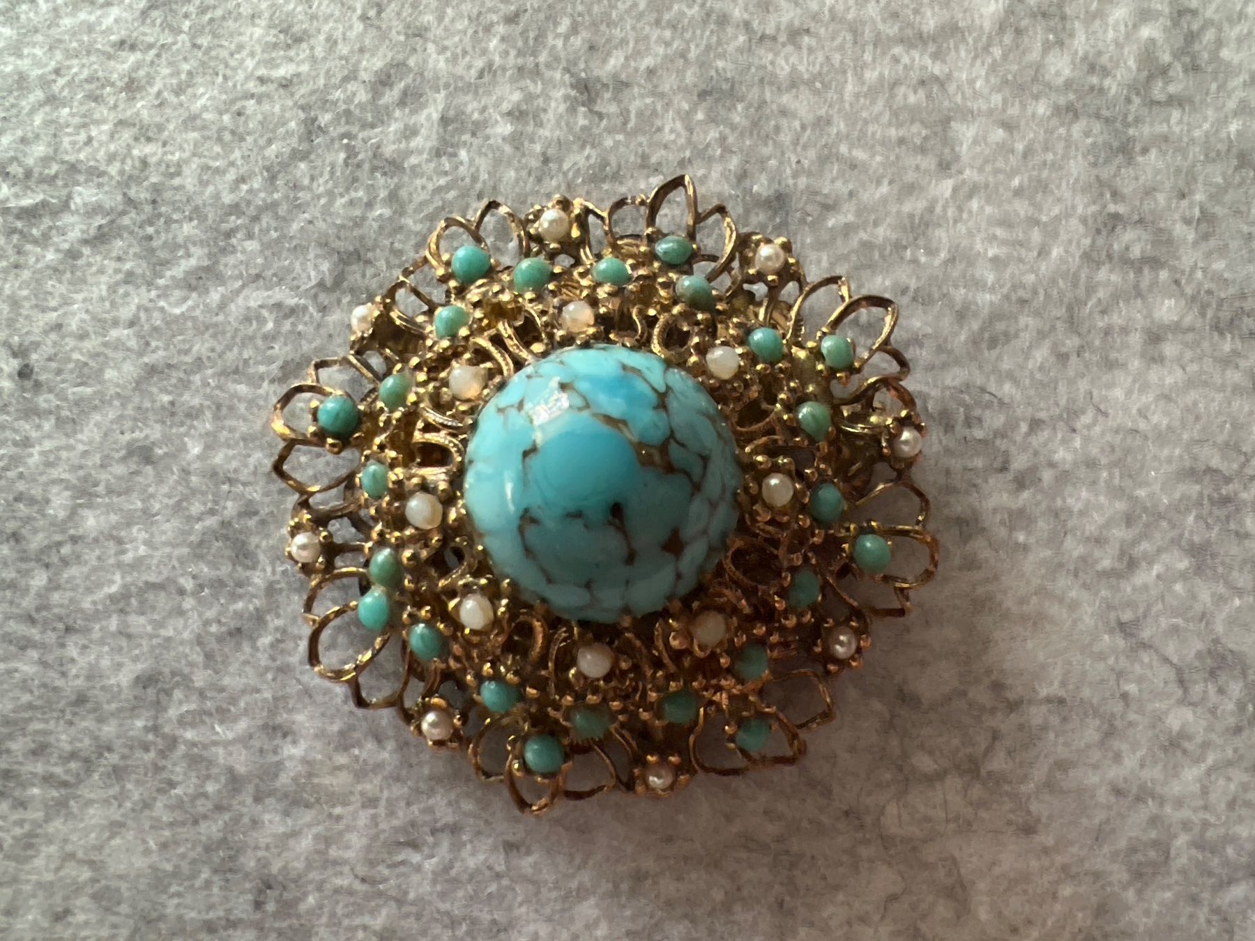 Broschen & Nadeln: Vintage Brosche – Gebraucht aus Uznach von Ya_x7x6
