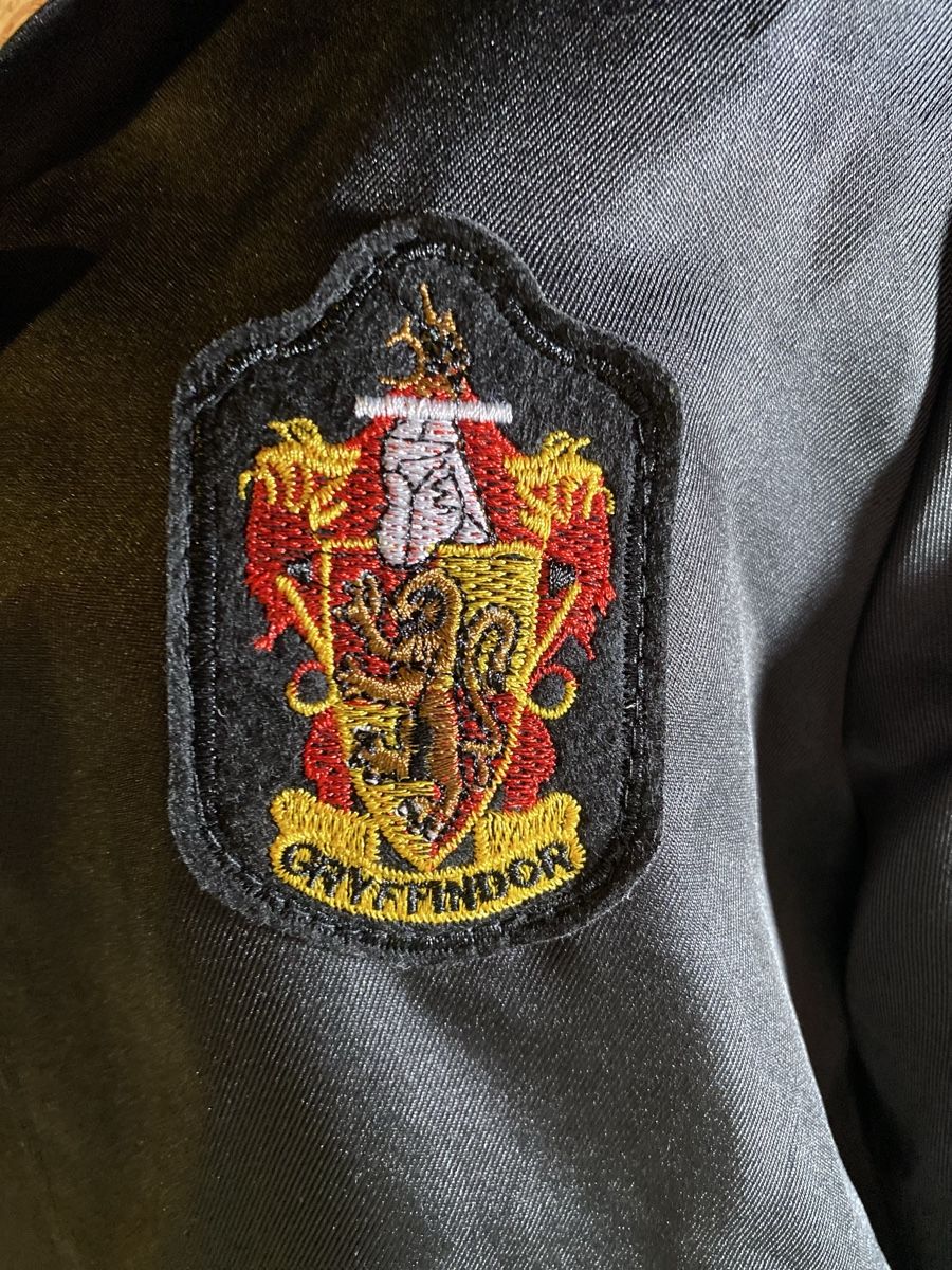 Costumes: Gryffindor Schulumhang mit Zauberstab  – D'occasion à Altdorf UR par NJLT 1
