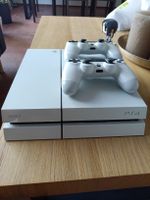 Sony PlayStation 4 Slim weiss mit zwei Controllern
