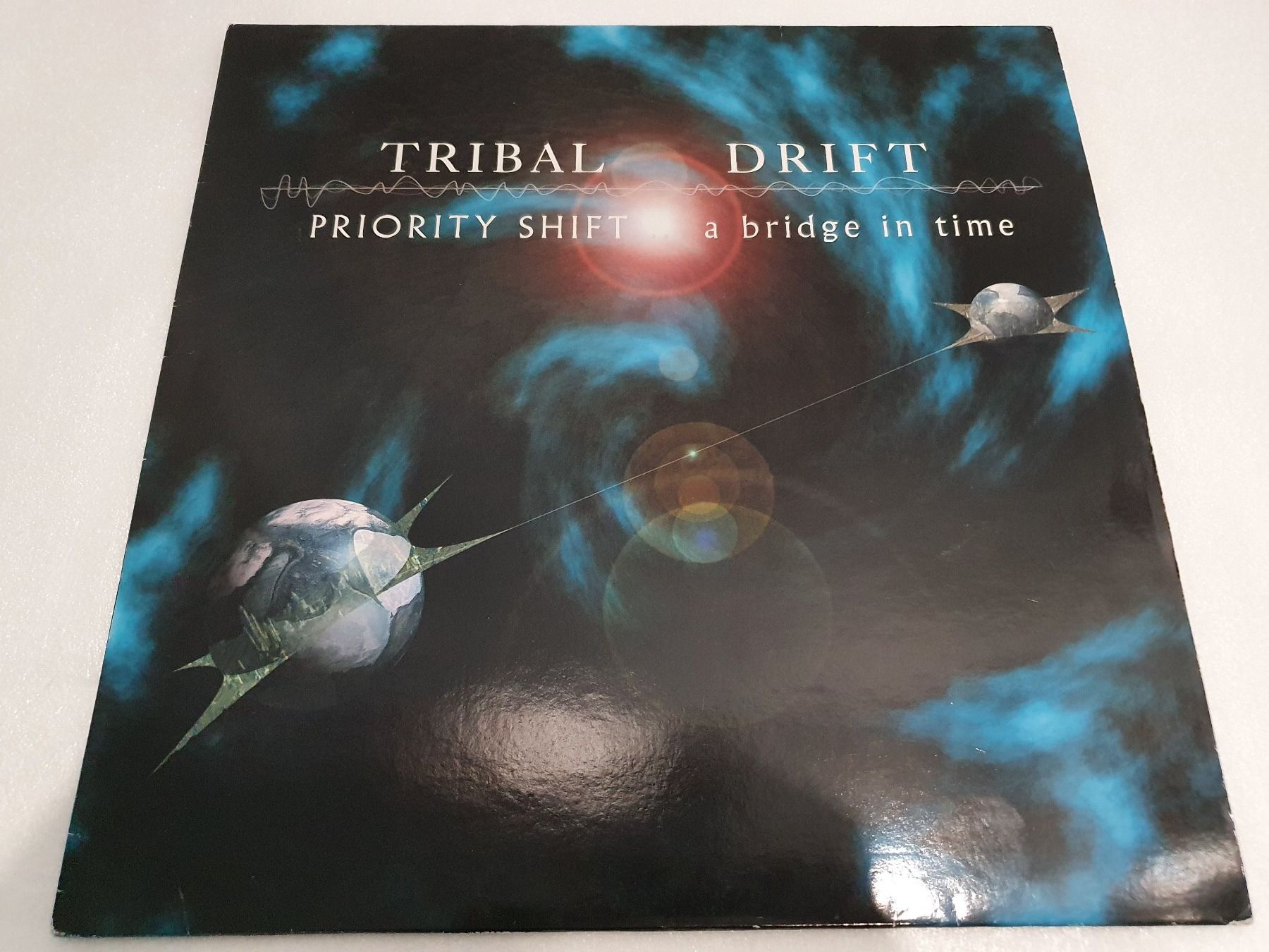 Schallplatten: Tribal Drift – Priority Shift ... A Bridge In Time (Drum) – Gebraucht aus Uster von Vinyl-Leidenschaft
