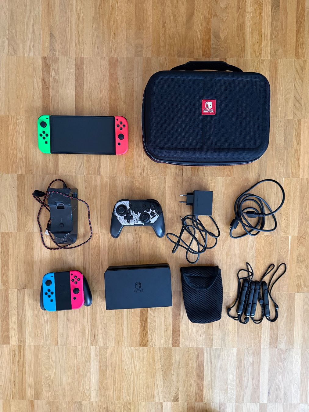 Nintendo Konsolen: Nintendo Switch OLED Bundle | 512GB | 4 Joy-Cons | Pro Contr – Gebraucht aus Zollikofen von Audrelius