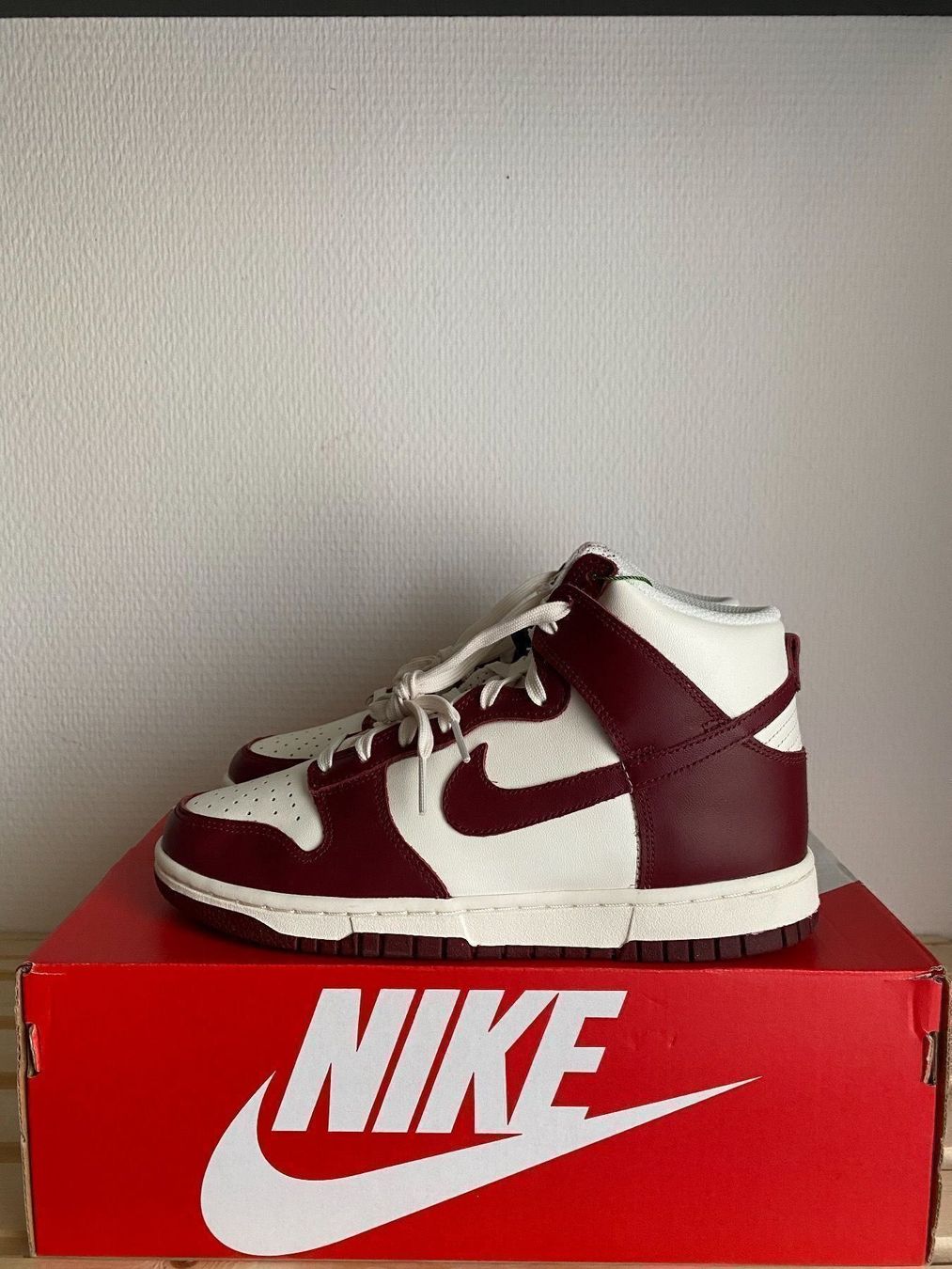 Nike Scarpe da donna: Nike Dunk High Sail Team Red / EU 38,5 – Nuovo e nell'imballaggio originale da Abtwil SG venduto da PauloDybala10 1