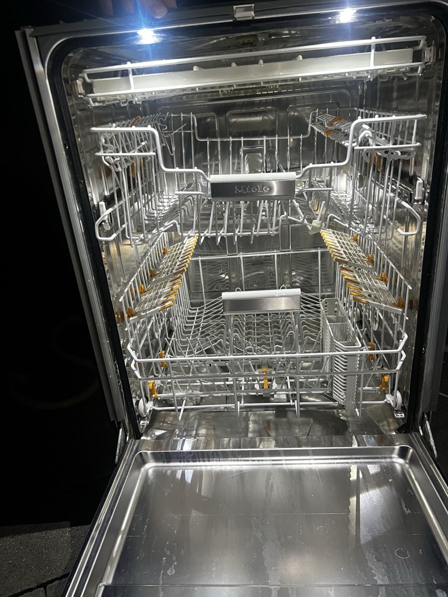 Miele Lavastoviglie: Miele Spülmaschine 55cm – Usato da Trasadingen venduto da Kaffee.mann