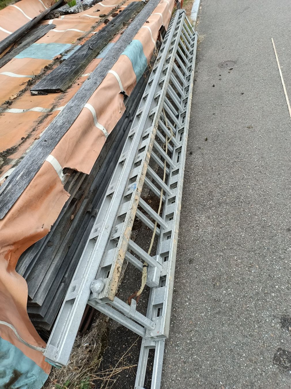 Scale: Schiebeleiter aus Aluminium gebraucht 8 Meter – Usato da Schaffhausen venduto da Hilmar01 5