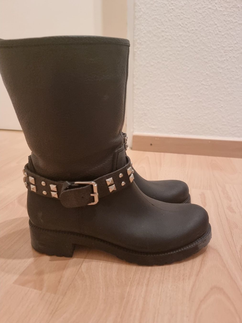 Scarpe da donna: Gummistiefel – Usato da Affoltern am Albis venduto da Ebruli89 1