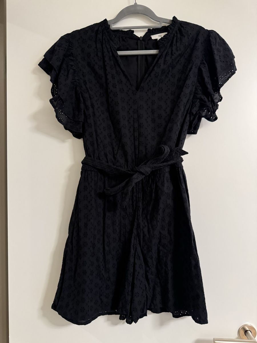 La Redoute Tute: Schwarzer Jumpsuit mit Rüschen von La Redoute – Nuovo (secondo la descrizione) da Sulgen venduto da a_fonsi