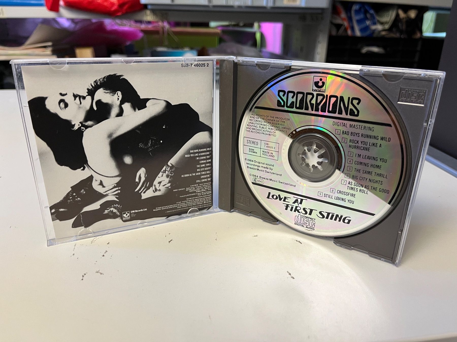 CDs: Scorpions - Love At First Sting - X01B – Gebraucht aus Küsnacht ZH von  2