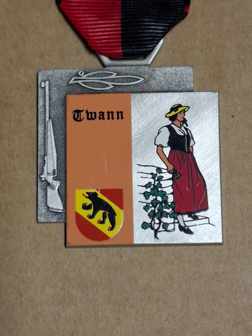 Medaglie: Bern Trachten Twann (D293) – Usato da Schwanden GL venduto da Suvorov