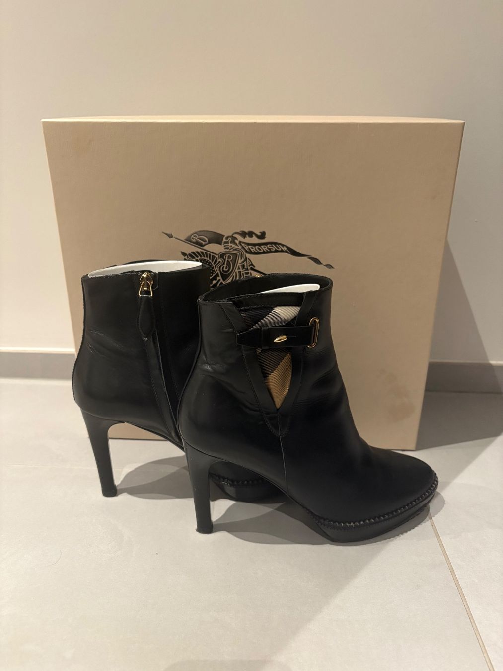 Burberry Scarpe da donna: Burberry ancle boots – Usato da Horw venduto da esjoeberg 1