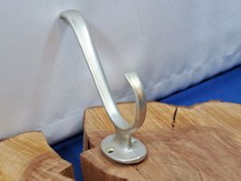 1 schöner antiker Kleider Haken, Alu (LOT2232#AEW0)