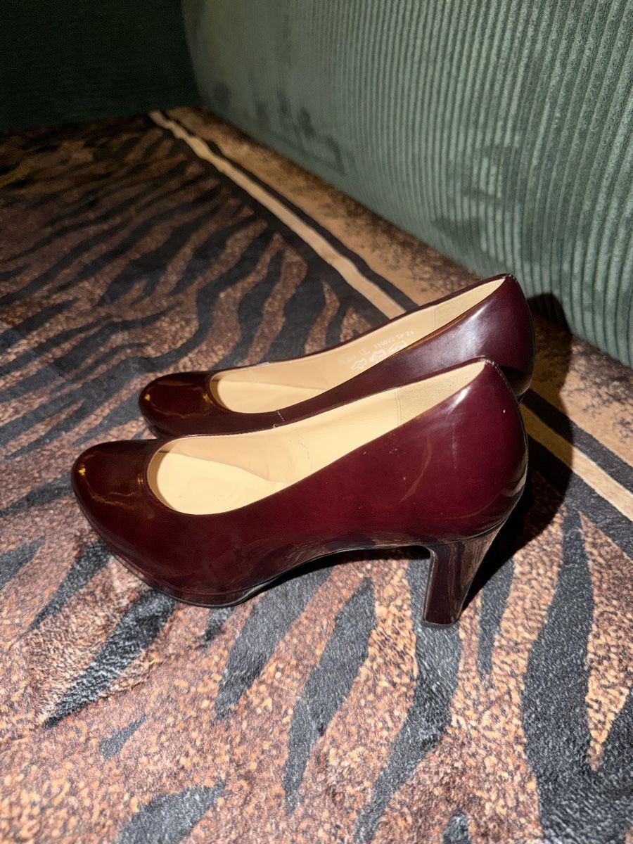 Chaussures femmes: Escarpins bordeaux  – D'occasion à La Tour-de-Peilz par mar_vgz2 1