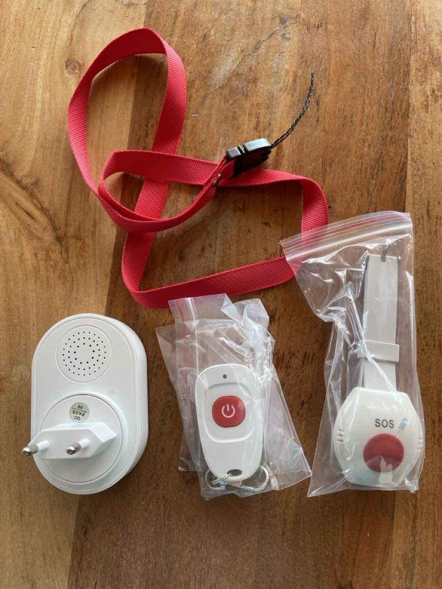 Alarmanlagen: Notruf Set , Alarm Set  – Neu und originalverpackt aus Lommiswil von Vali4